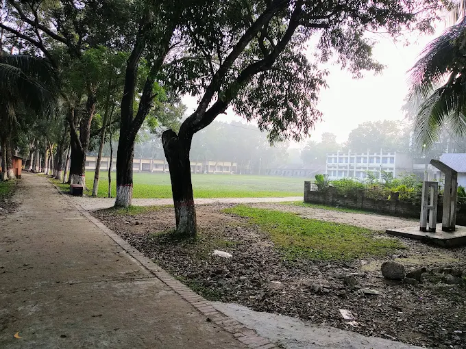 কলেজ ক্যাম্পাসের ছবি